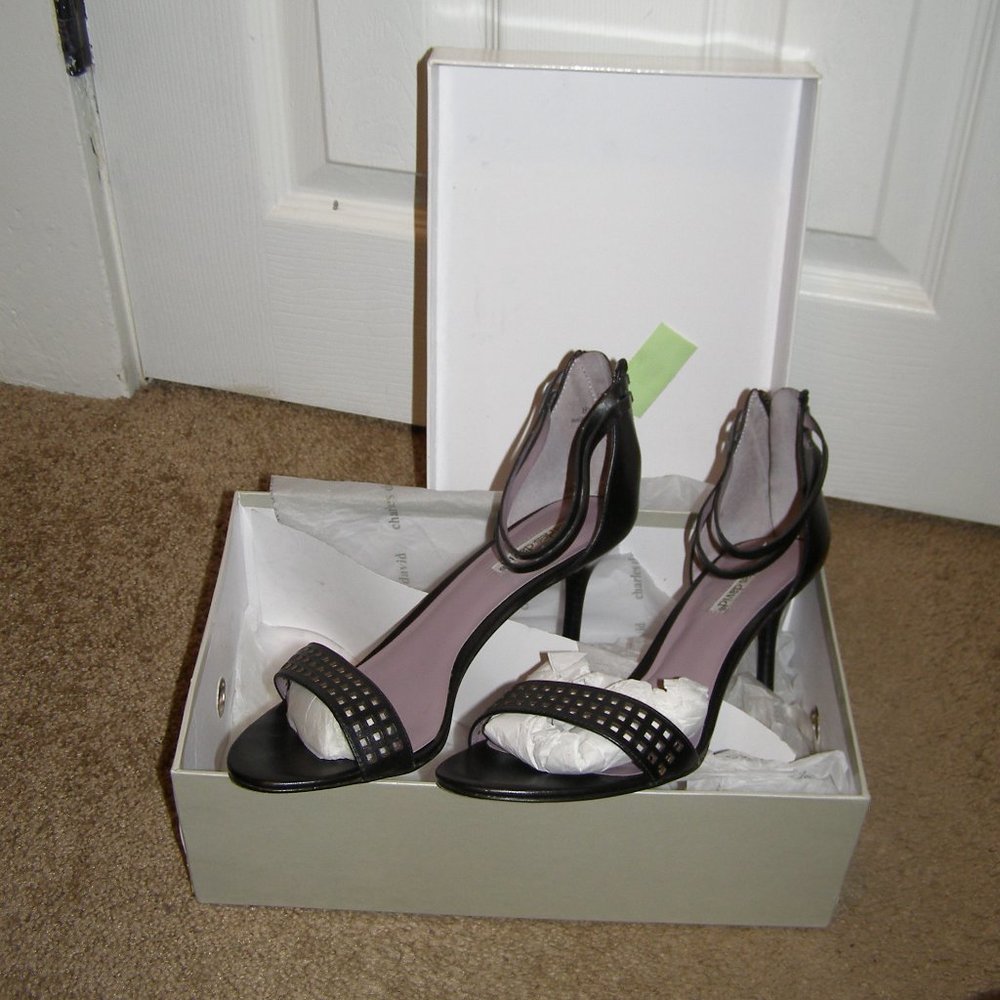 LIKE NEW Charles David 8.5 Leather Kitten Heels - Picture 4 of 10